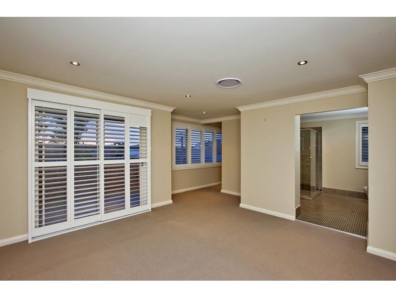 18 Hutchinson Street, Redhead NSW 2290