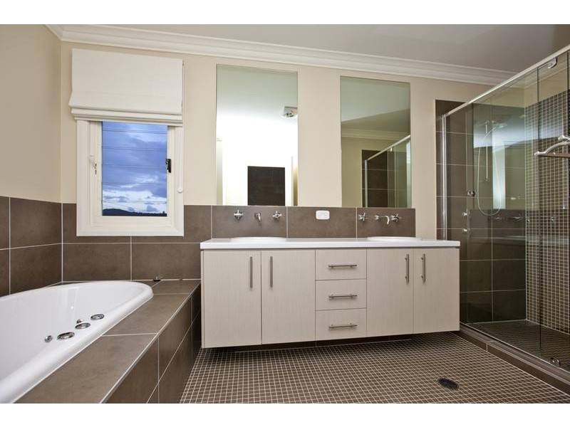 18 Hutchinson Street, Redhead NSW 2290