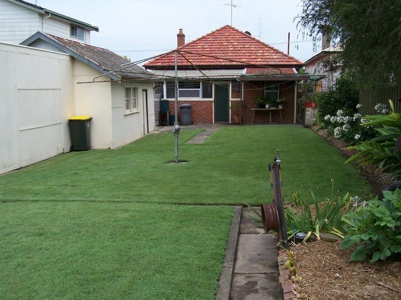 24 Albert Street, Belmont NSW 2280