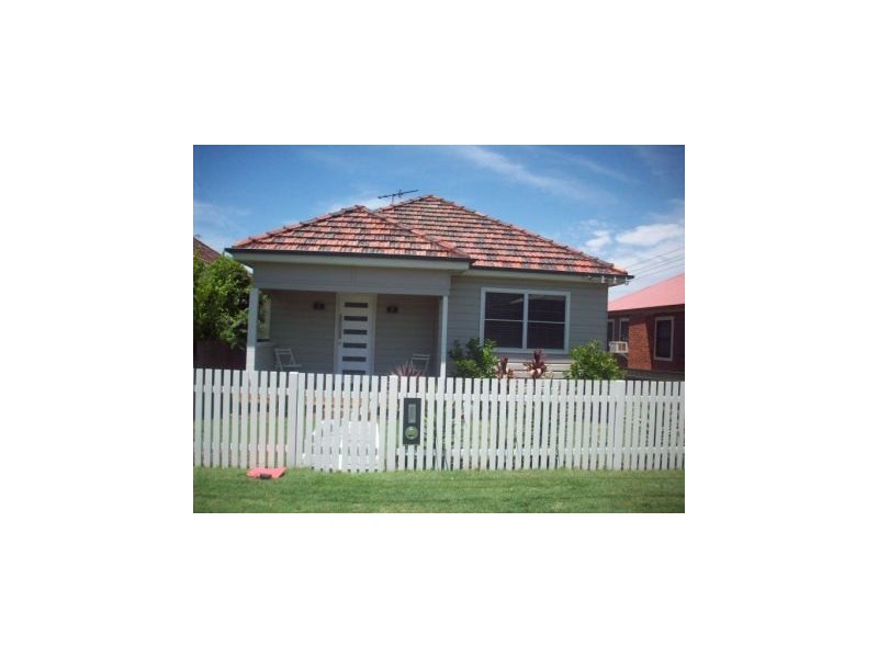 6 Marks Street, Belmont NSW 2280