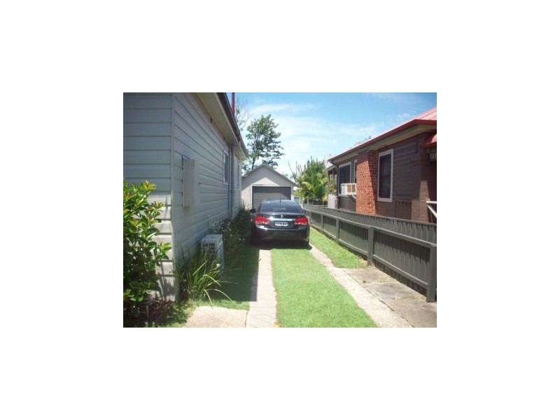 6 Marks Street, Belmont NSW 2280