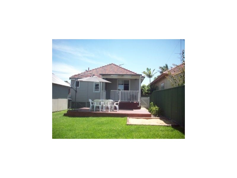 6 Marks Street, Belmont NSW 2280