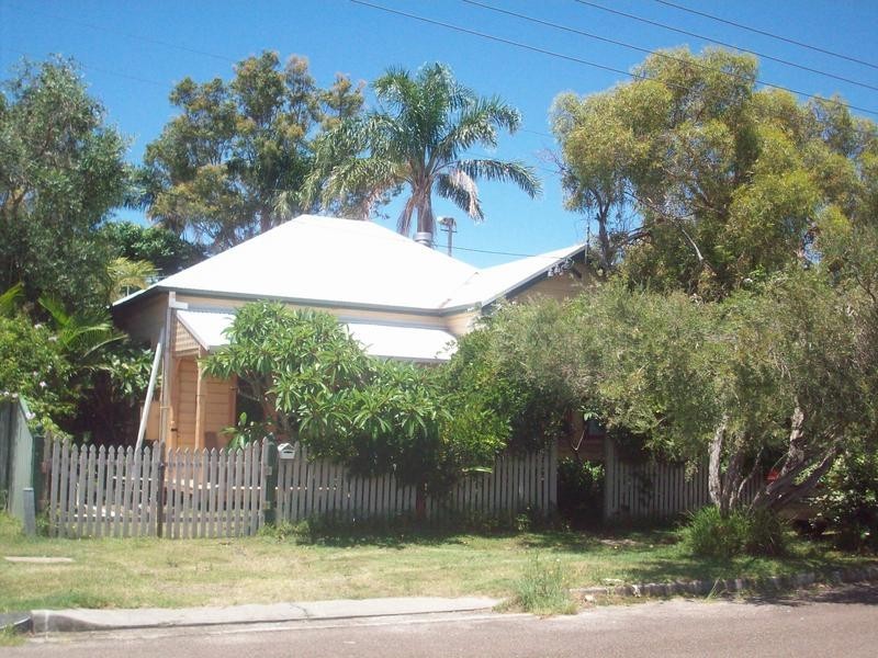 26 Swan Street, Marks Point NSW 2280