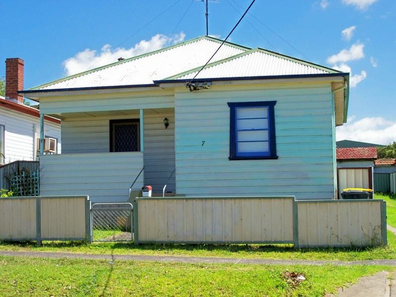 7 Evans Street, Belmont NSW 2280