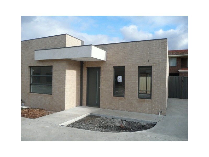 4/25 Deutgam Street, Werribee VIC 3030