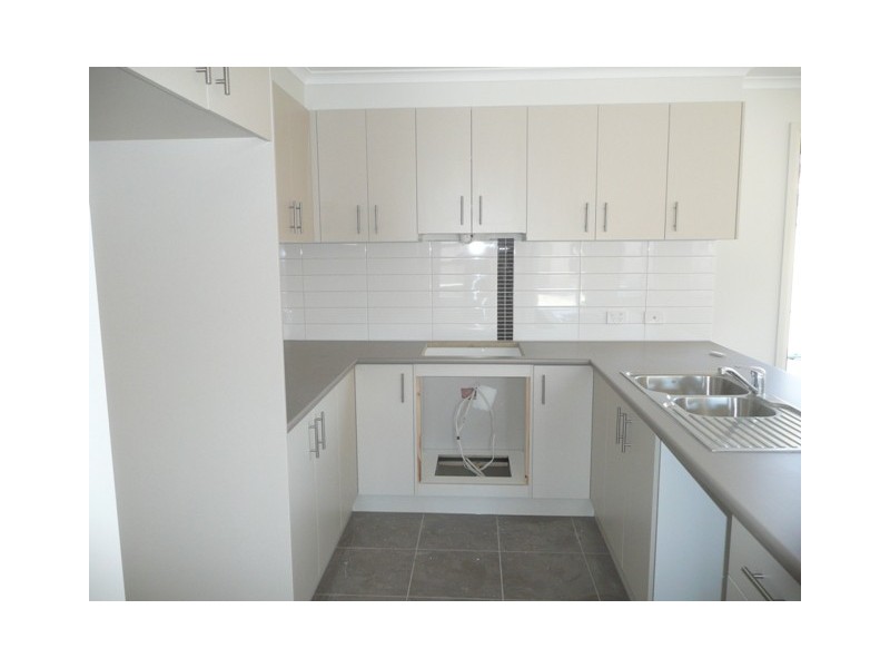 4/25 Deutgam Street, Werribee VIC 3030