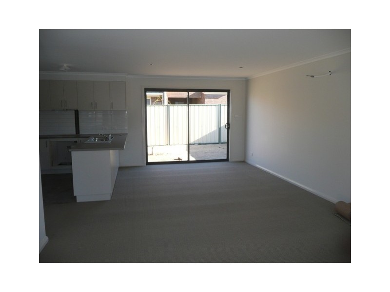 4/25 Deutgam Street, Werribee VIC 3030