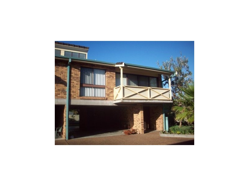 4/3 McEwan, Belmont South NSW 2280