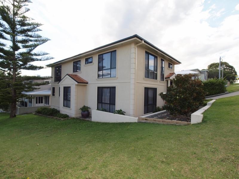 43 Hutchinson Street, Redhead NSW 2290