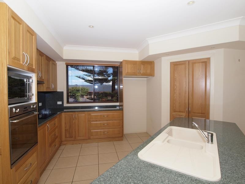 43 Hutchinson Street, Redhead NSW 2290