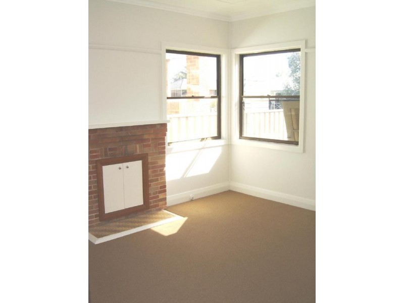 10 Swan St, Marks Point NSW 2280