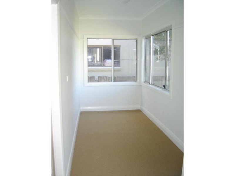 10 Swan St, Marks Point NSW 2280