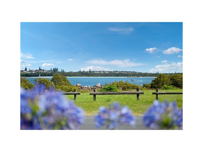 Blacksmiths NSW 2281