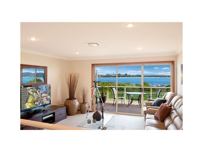 Blacksmiths NSW 2281