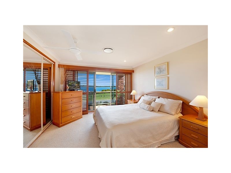 Blacksmiths NSW 2281