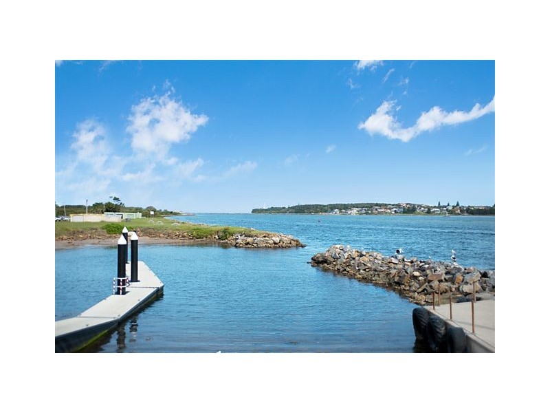 Blacksmiths NSW 2281