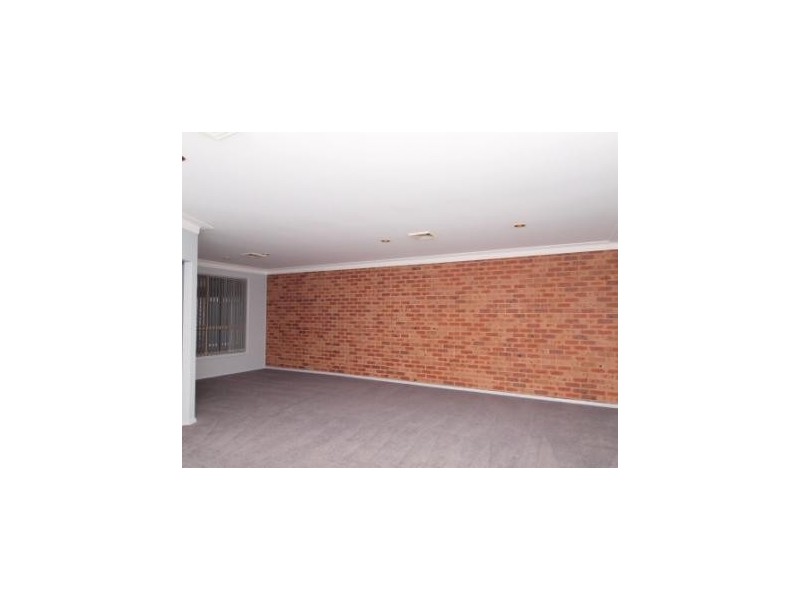 9 Agincourt Crescent, Valentine NSW 2280