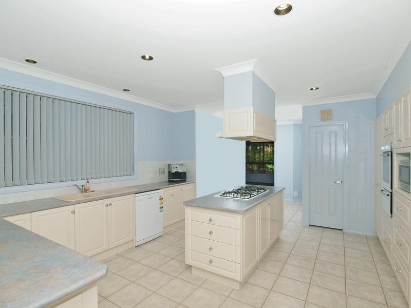 9 Agincourt Crescent, Valentine NSW 2280