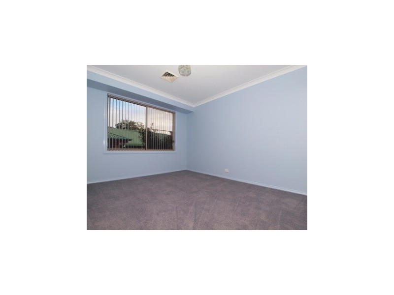 9 Agincourt Crescent, Valentine NSW 2280