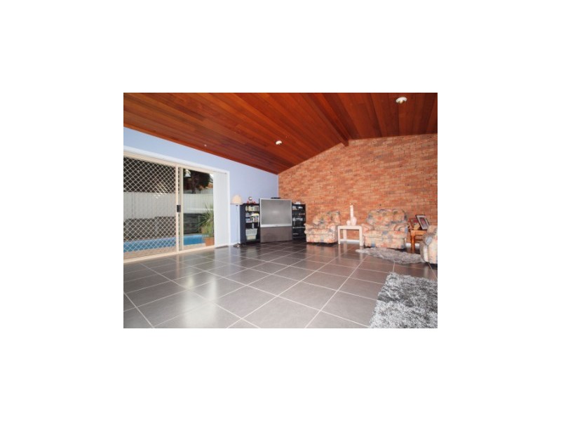 9 Agincourt Crescent, Valentine NSW 2280