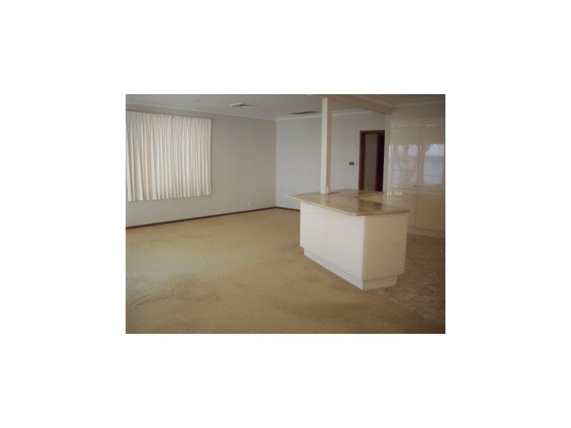 143 Marks Point Road, Marks Point NSW 2280