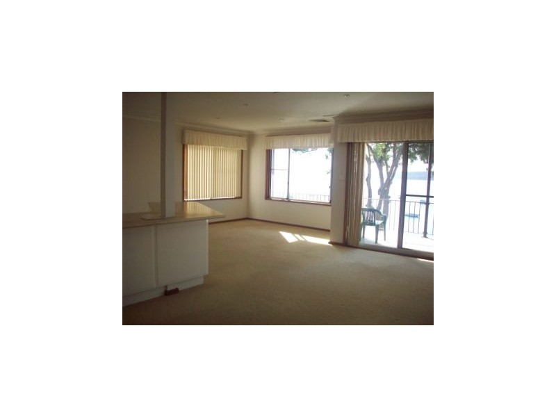 143 Marks Point Road, Marks Point NSW 2280