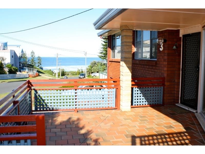 3 Ebsworth Street, Redhead NSW 2290