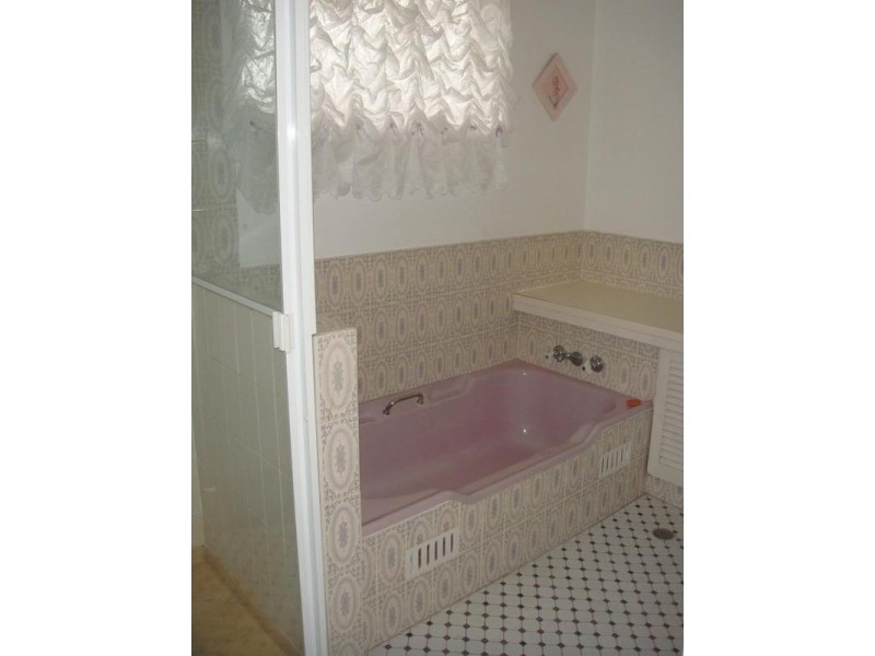 29 Ross Street, Belmont NSW 2280