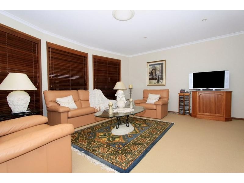 40 Geraldton Drive, Redhead NSW 2290