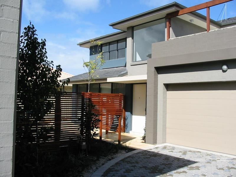 4/2 Seascape Drive, Redhead NSW 2290