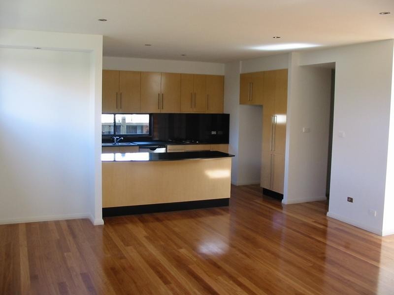 4/2 Seascape Drive, Redhead NSW 2290