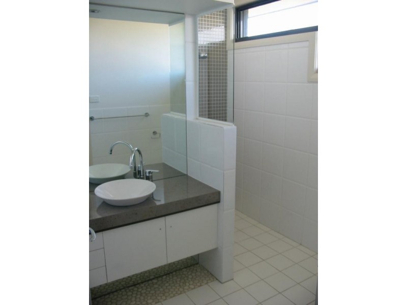 4/2 Seascape Drive, Redhead NSW 2290