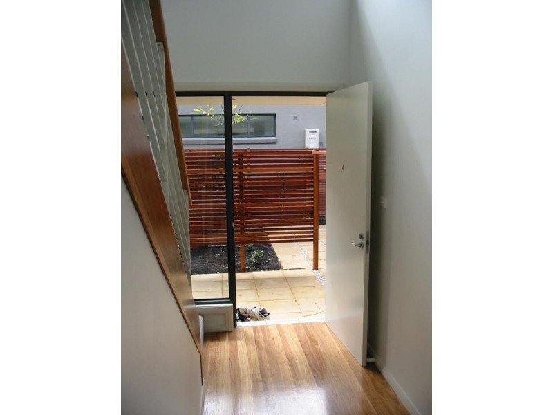 4/2 Seascape Drive, Redhead NSW 2290