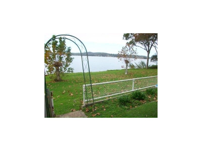 12 George Street, Marmong Point NSW 2284