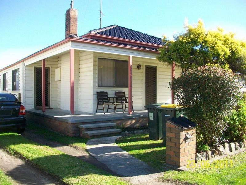 5 ERNEST STREET, Belmont NSW 2280