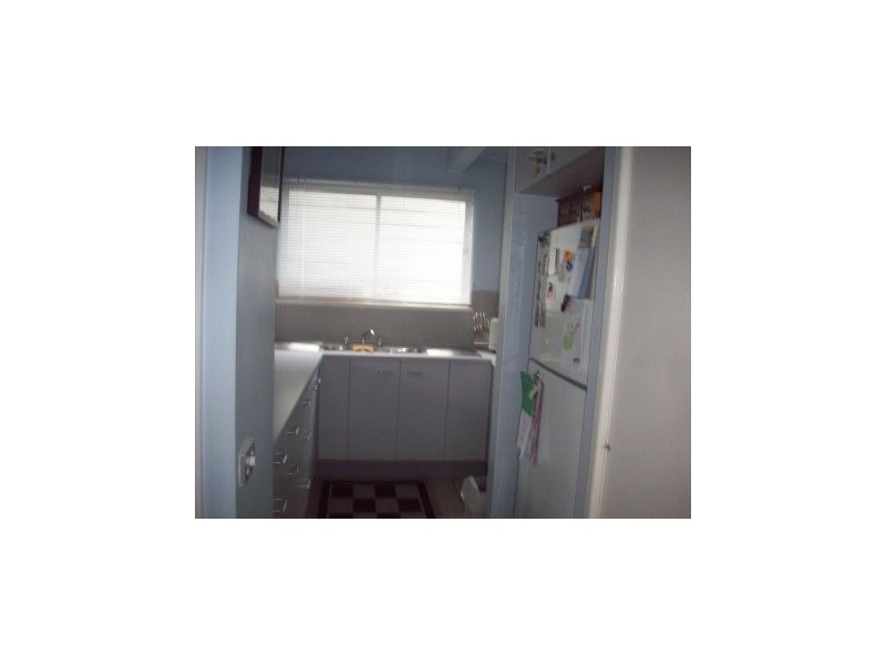 8 Hollway Street, Floraville NSW 2280