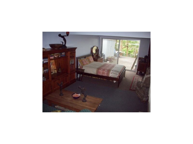 8 Hollway Street, Floraville NSW 2280