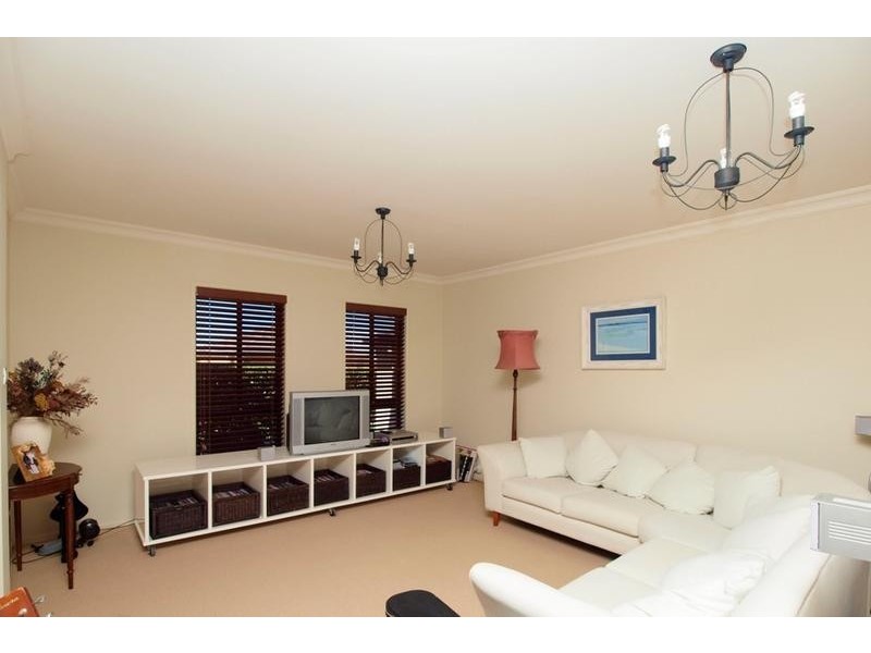 55 Geraldton Drive, Redhead NSW 2290
