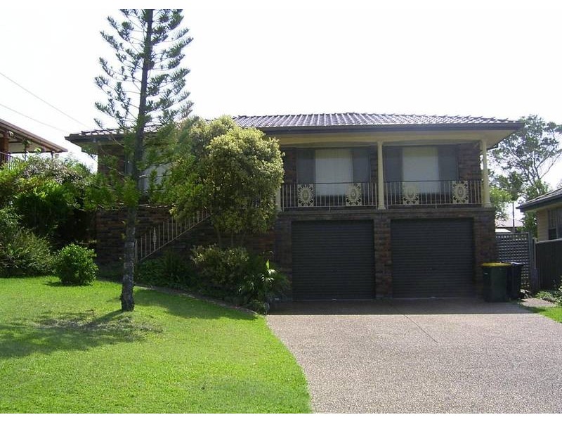 15 Bligh AVENUE, Caves Beach NSW 2281