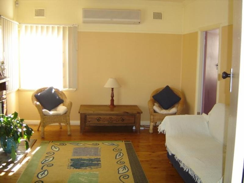 6 Hutchinson STREET, Redhead NSW 2290