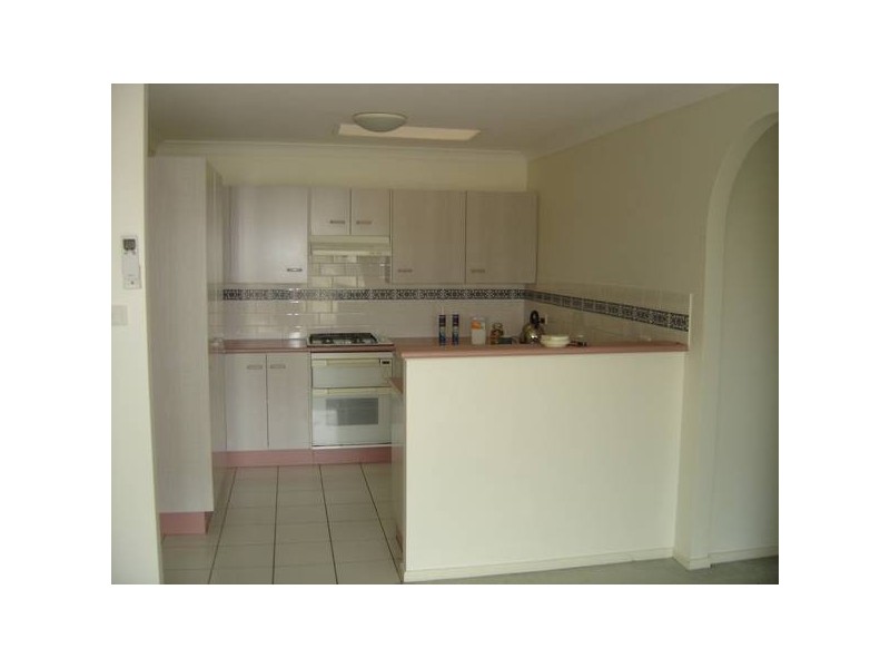 2/13 Bakeri Circuit, Warabrook NSW 2304