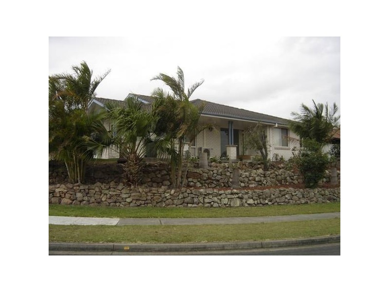 2/13 Bakeri Circuit, Warabrook NSW 2304