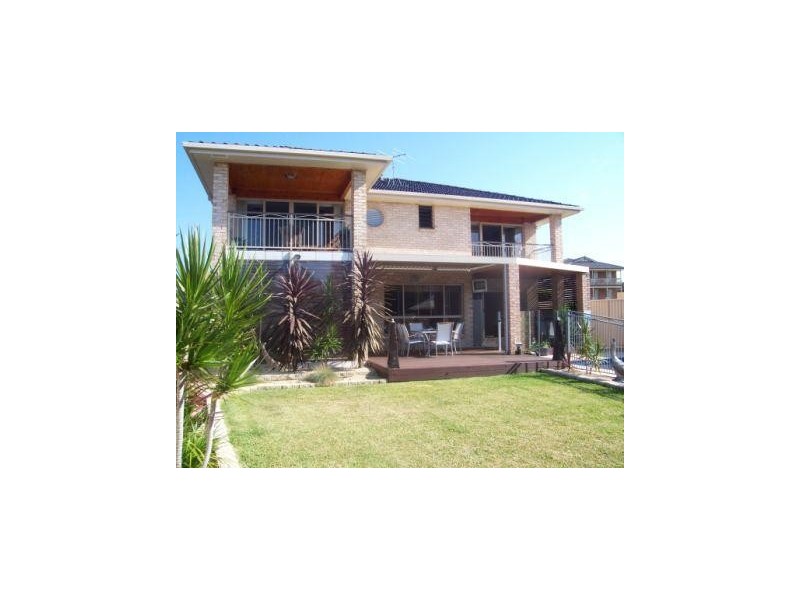 36 Geraldton Drive, Redhead NSW 2290