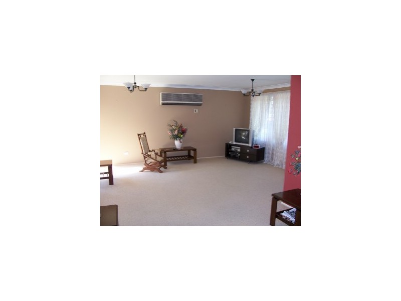 8 Lonsdale Grove, Lakelands NSW 2282