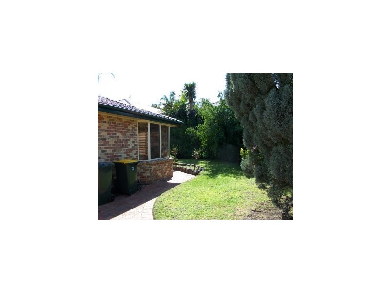 8 Lonsdale Grove, Lakelands NSW 2282