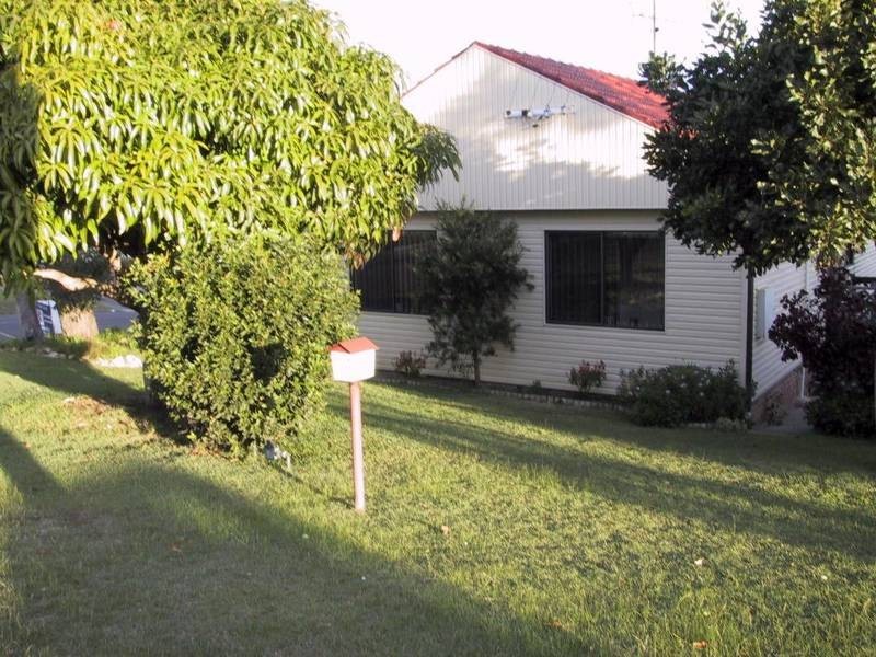 27 Vista Parade, Belmont NSW 2280