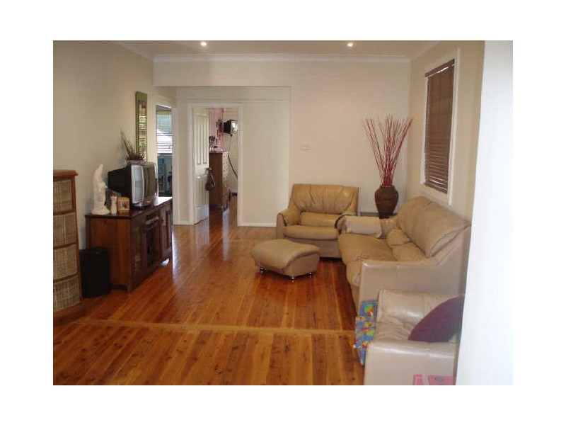 5 Jean Street, Belmont NSW 2280