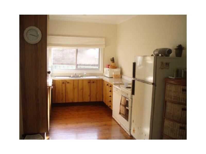 5 Jean Street, Belmont NSW 2280