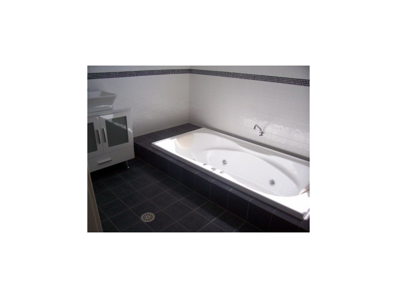 25 John Street, Tingira Heights NSW 2290