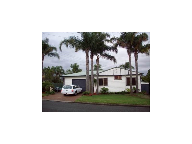 13 Cobbin Parade, Belmont NSW 2280